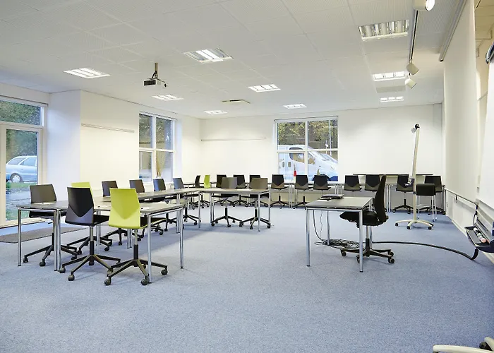 Severin Kursuscenter Og Konferencehotel 3* 米泽尔法特