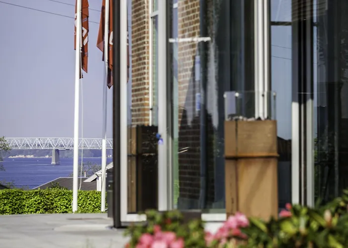 Severin Kursuscenter Og Konferencehotel 米泽尔法特