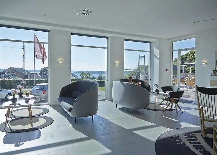 Severin Kursuscenter Og Konferencehotel 米泽尔法特